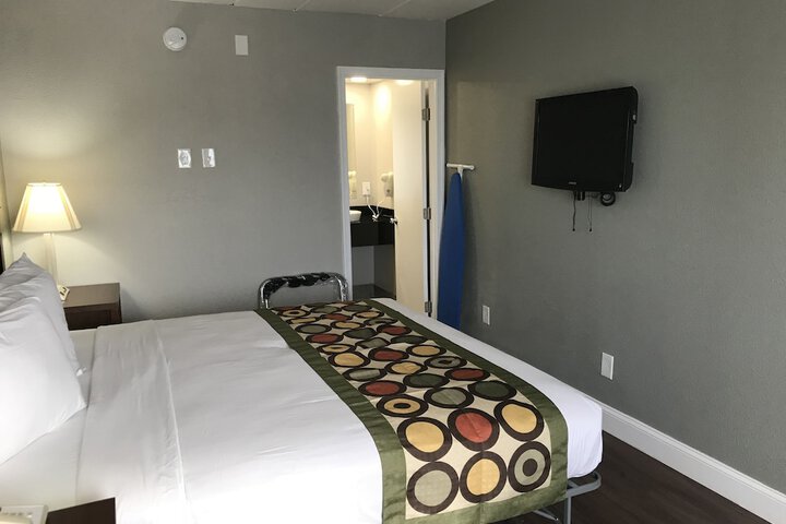 Room 14 of 24