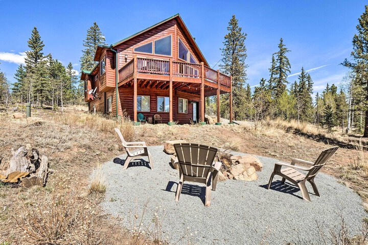 Jefferson Cabin w / Fire Pit: Near Hiking Trails!