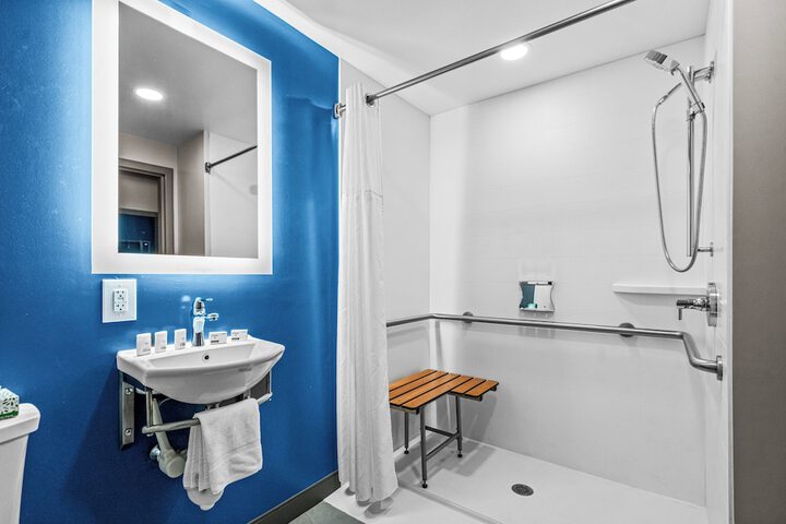 Holiday Inn Express Hotel & Suites Carneys Point by IHG