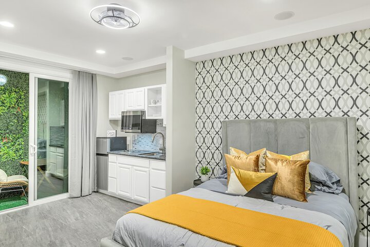 Room 32 of 72