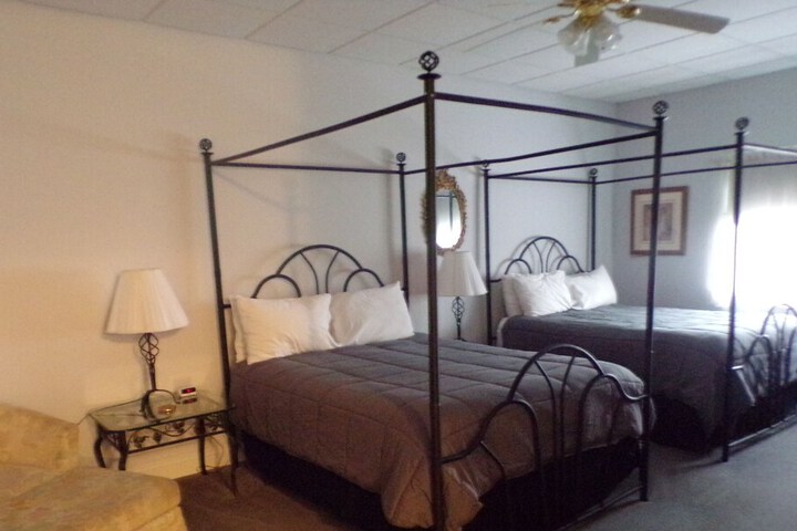 Long House Manor B & B