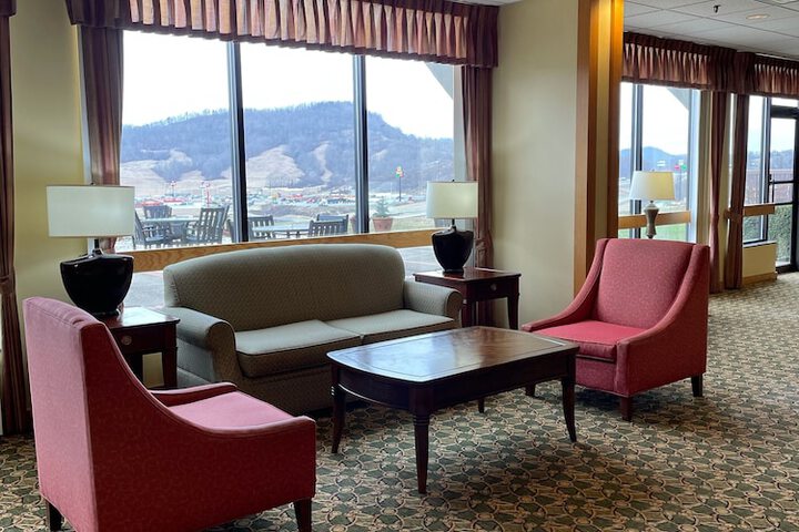 Days Inn & Suites by Wyndham Sutton Flatwoods