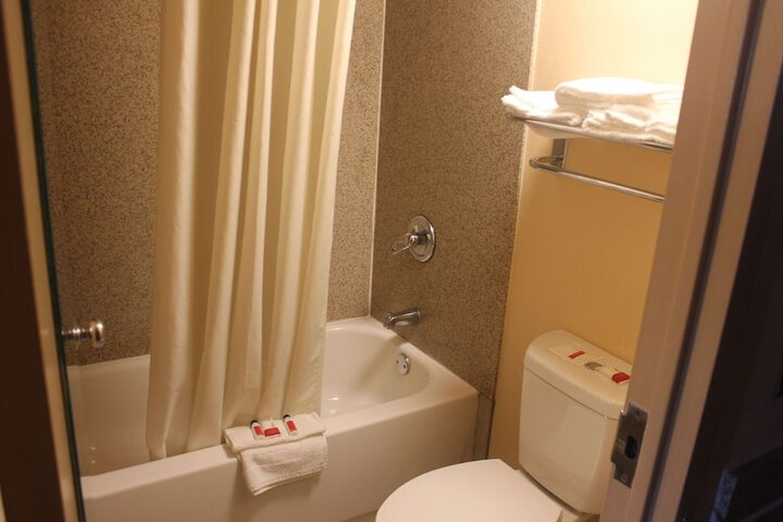 Room 9 of 12