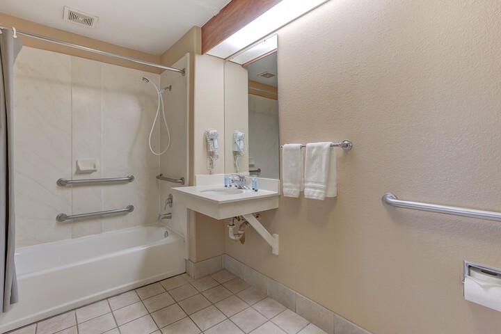 Shasta Pines Motel & Suites