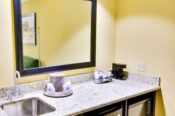 Hampton Inn & Suites Moreno Valley