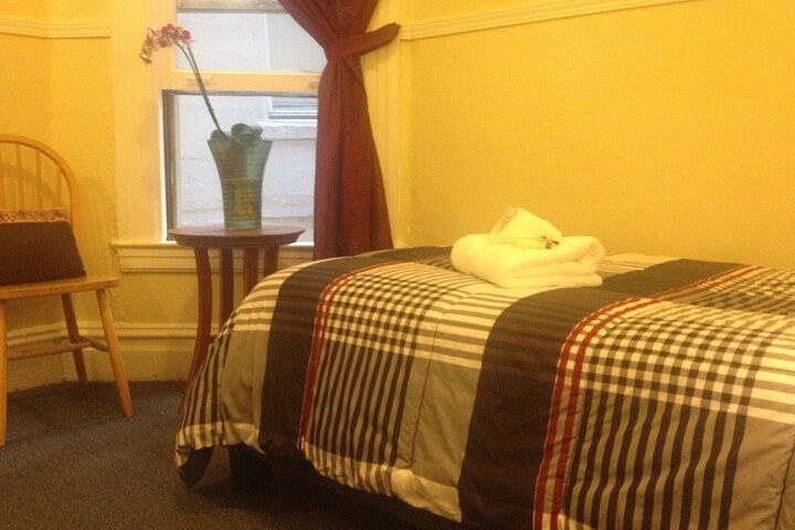 Room 33 of 54