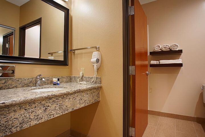 Best Western Plus Finger Lakes Inn & Suites