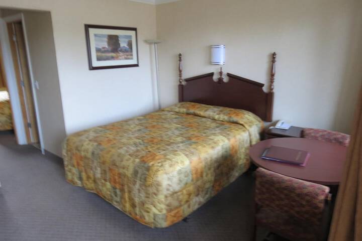 Western Royal Inn