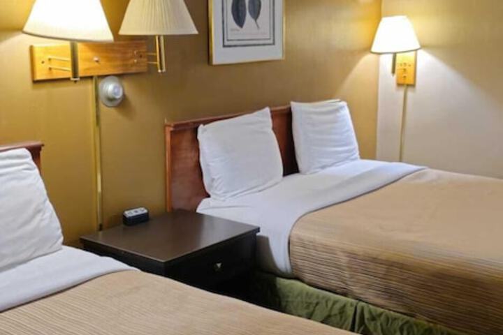 Colonial Inn Dyersville