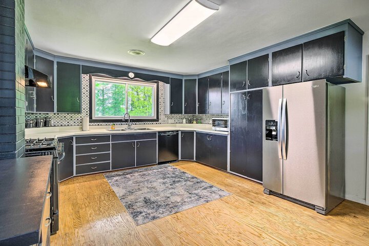 Roomy Montour Falls Retreat w / Private Pool!