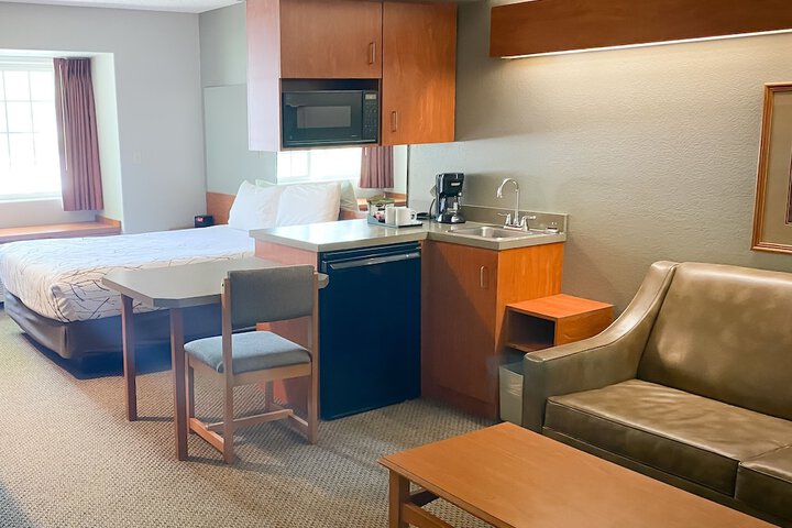Monument Inn & Suites