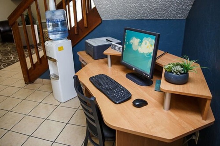 Business Center 22 of 23