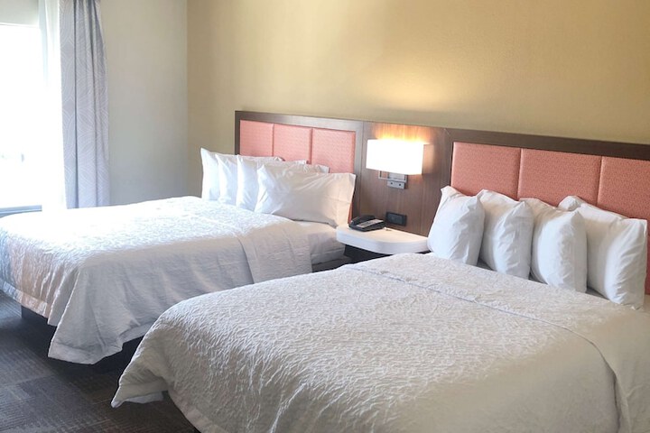 Hampton Inn & Suites Norfolk-Airport