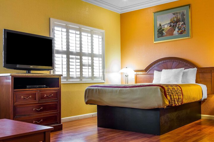 Room 27 of 41