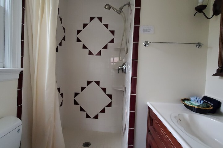 Room 27 of 43