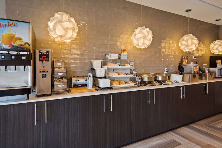 Breakfast/Coffee Service 33 of 39