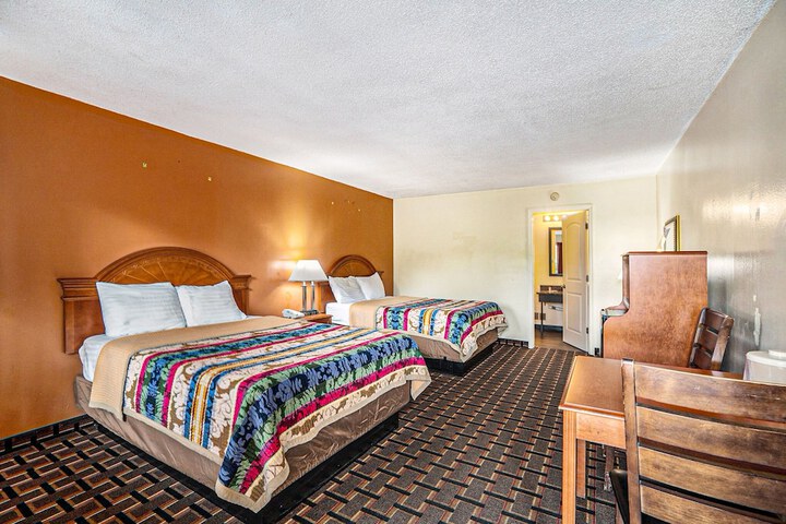Room 15 of 22
