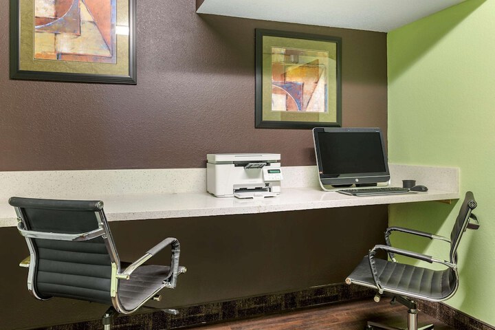 Business Center 52 of 53