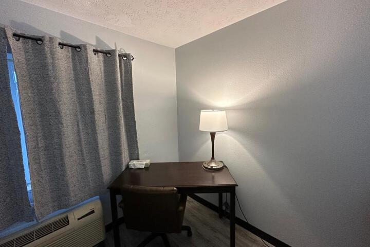 I65 studio suites