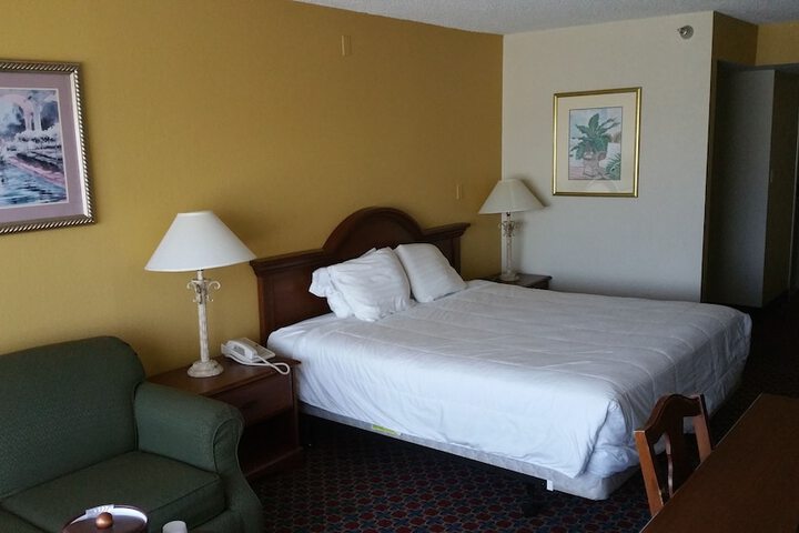 Room 10 of 24