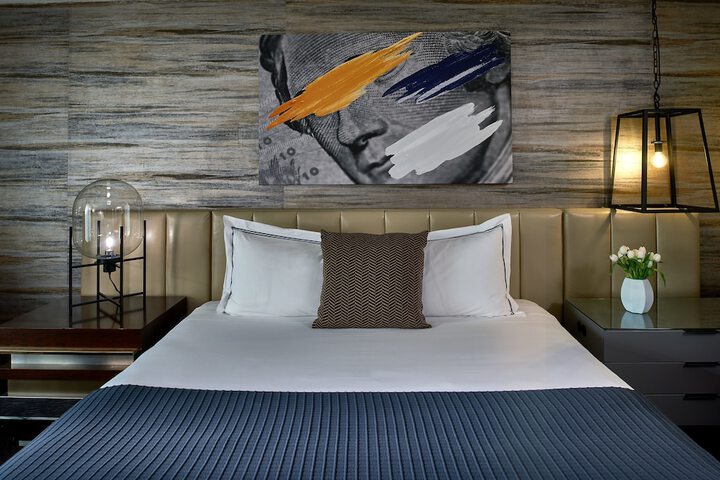 Room 18 of 82