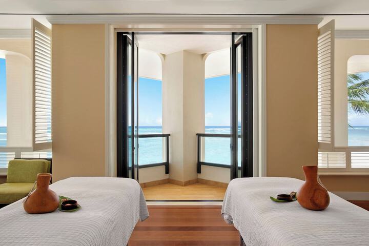 Moana Surfrider a Westin Resort & Spa, Waikiki Beach