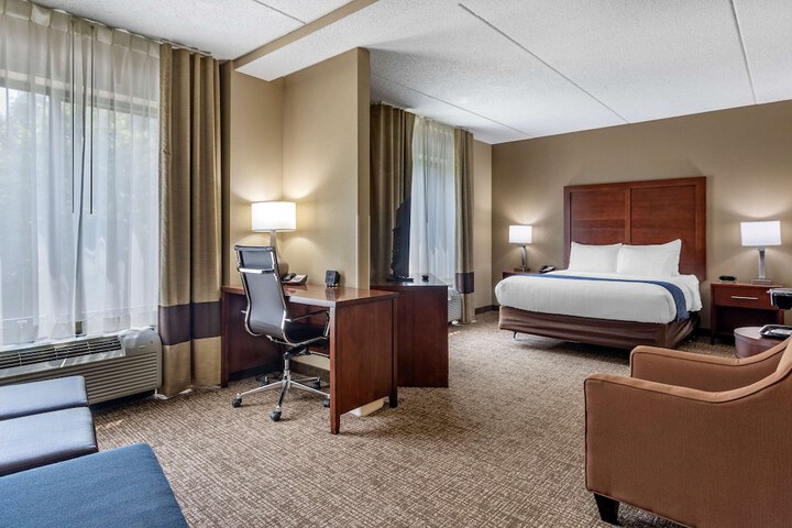 Comfort Suites Manchester near Arnold AFB