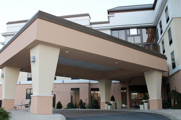 Holiday Inn Express Hotel & Suites Harrisburg West by IHG