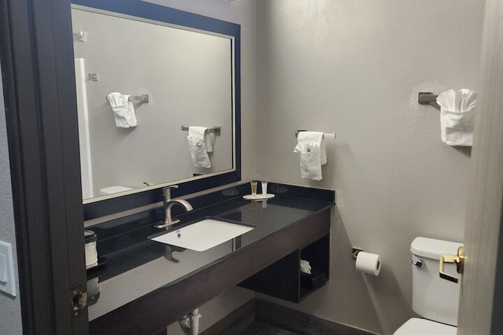 Room 30 of 143