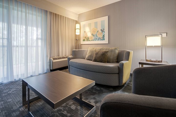 Room 22 of 38