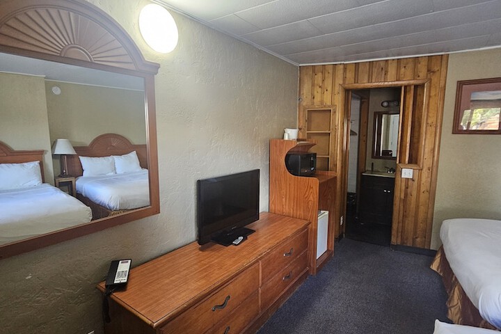 Room 10 of 18