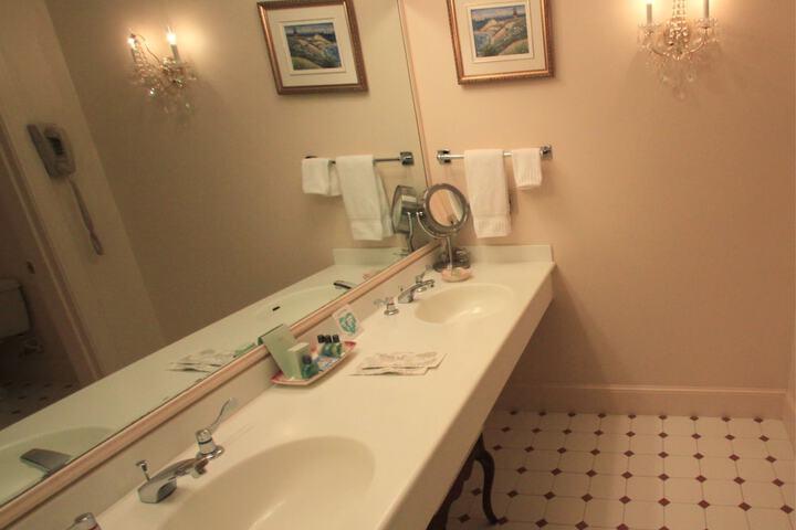 Room 40 of 103