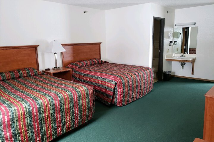 Room 24 of 28