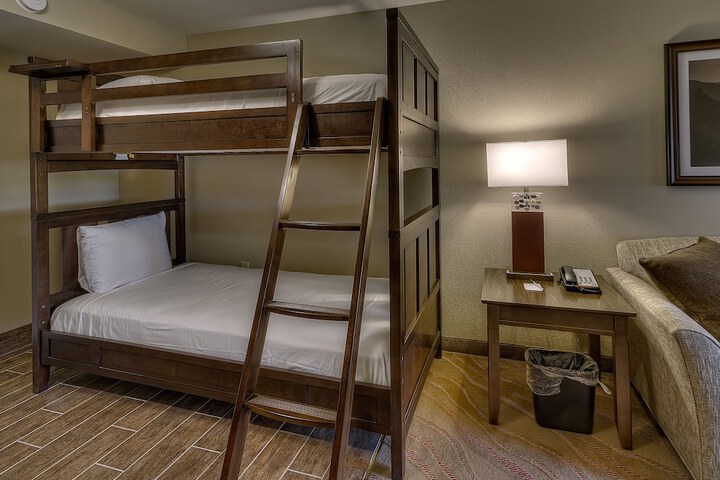 Room 37 of 62