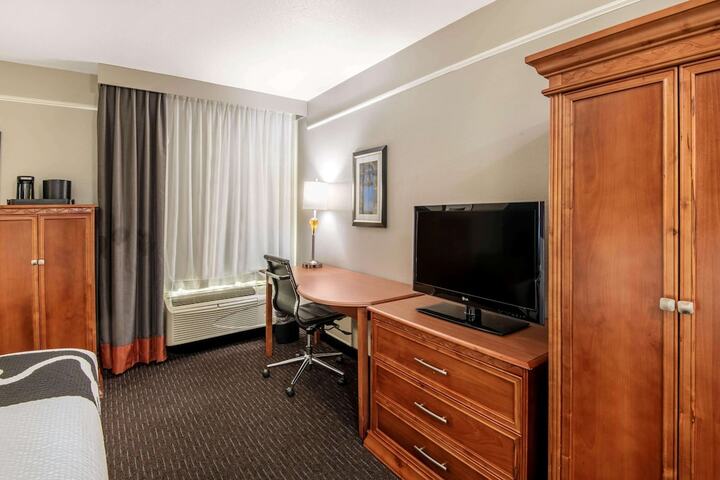Room 29 of 40