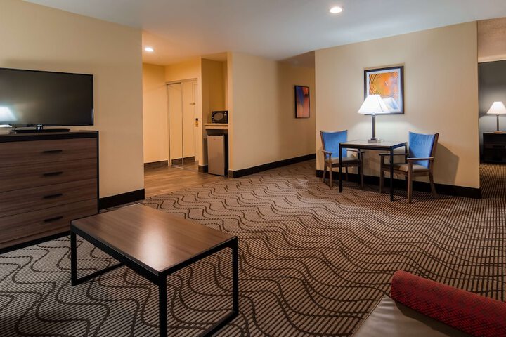 Best Western Plus Heritage Inn