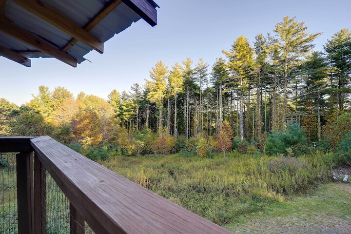 Unique West Jefferson Home w / Fire Pit & Grill!