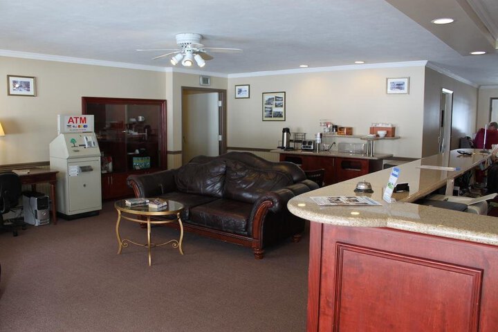 Red Carpet Inn on the Lake