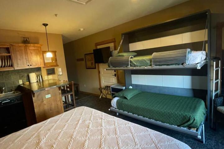 Morning Star Lodge - Hosted by Linda