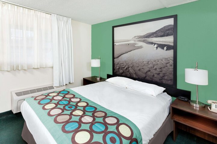 Super 8 by Wyndham Stevensville / St. Joseph