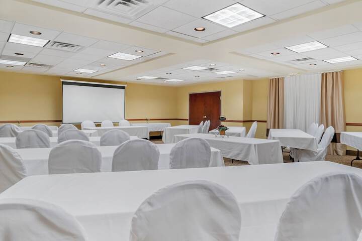 Comfort Suites Findlay I-75 near Sports Complex