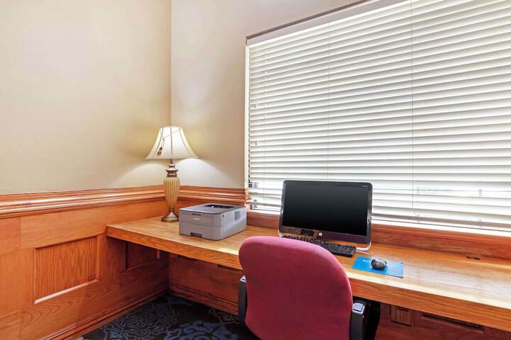 Business Center 31 of 31