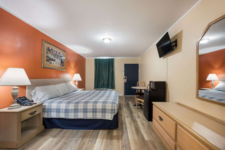Room 21 of 34