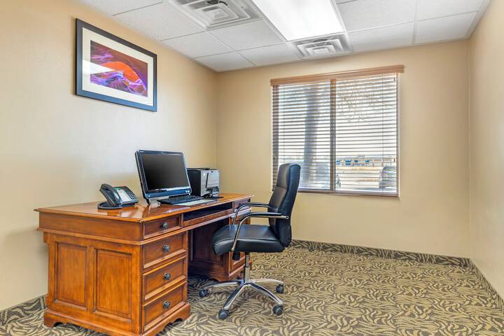 Business Center 17 of 17