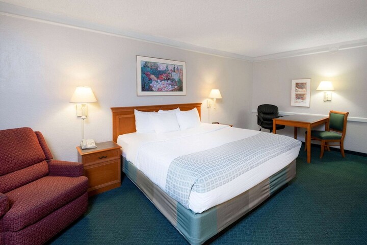 Room 21 of 38
