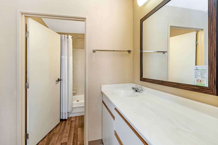 Room 32 of 33