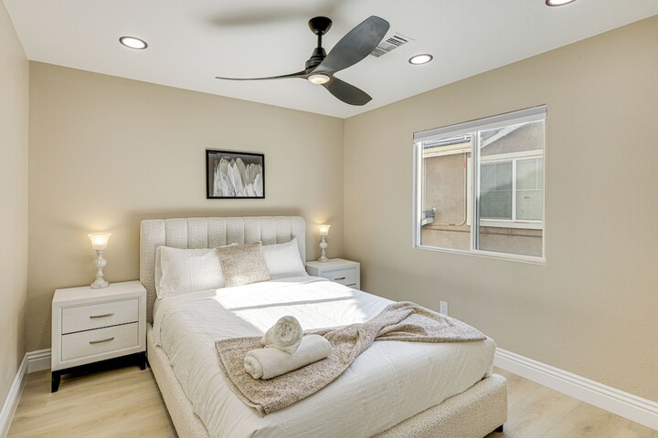 Mtn-view Gem w / Private Yard: Luxe Beaumont Home
