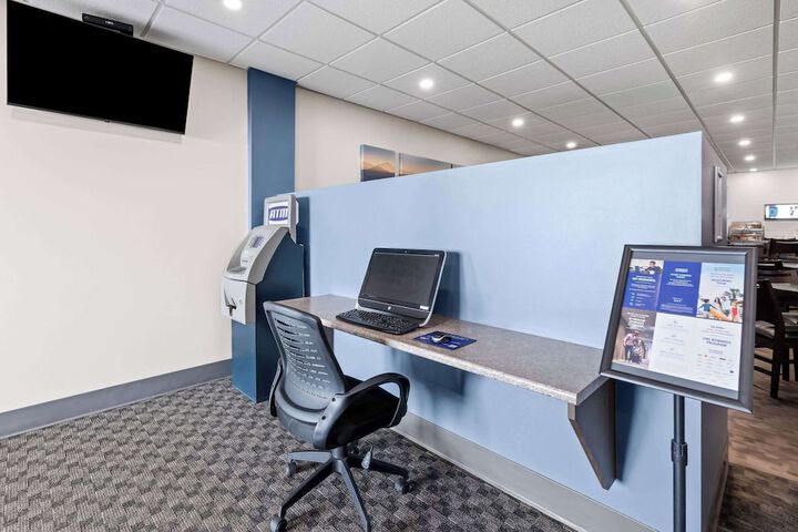Business Center 50 of 51