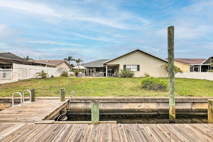 Apollo Beach Waterfront Retreat w / Boat Dock!