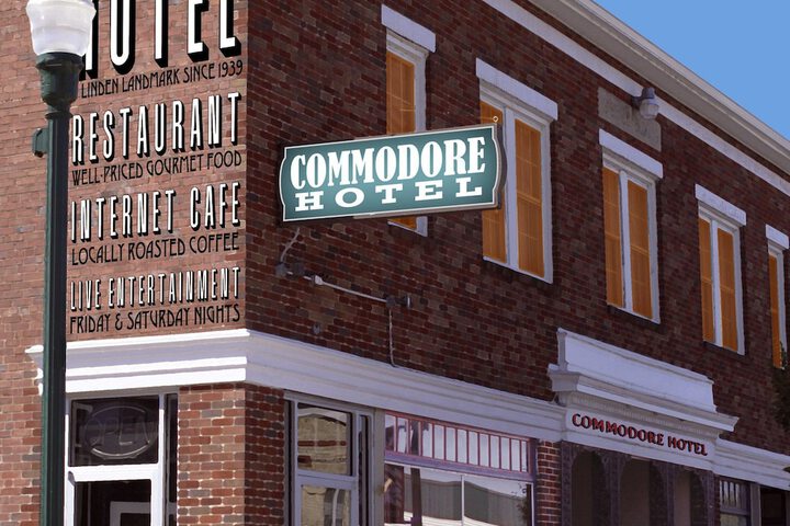 Commodore Hotel & Café